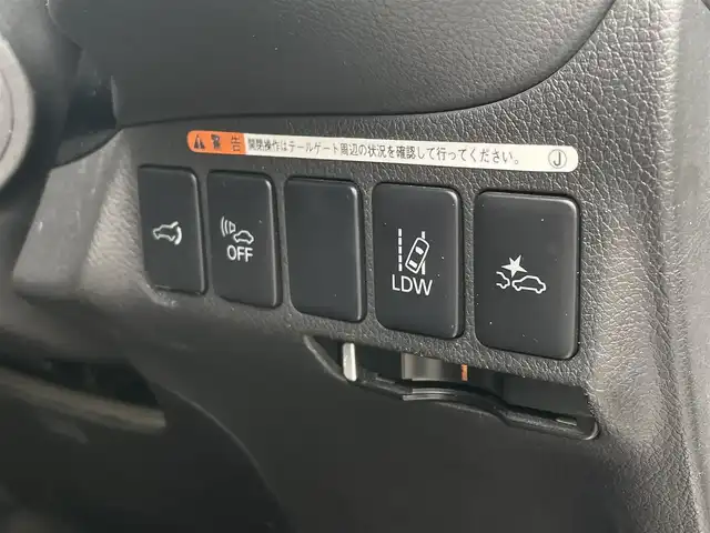 三菱 アウトランダー ＰＨＥＶ G ナビパッケージ 愛知県 2015(平27)年 13.4万km シルキーホワイト (株)IDOMが運営する【じしゃロン名古屋鳴海店】の自社ローン専用車両になりますこちらは現金またはオートローンご利用時の価格です。自社ローンご希望の方は別途その旨お申付け下さい/衝突軽減ブレーキ/ACC/LDW/純正ナビ/フルセグTV/360°カメラ/パワーシート/ヒーター /ステアリングヒーター /フリップダウンモニター/前後ドライブレコーダー/純正18インチAW/LEDヘッドライト