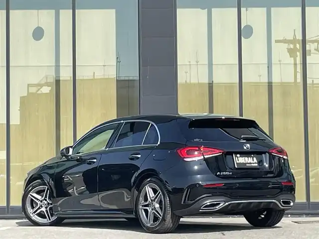 メルセデス・ベンツ Ｍ・ベンツ Ａ２００ｄ AMGライン 石川県 2019(令1)年 4.6万km コスモスブラック レーダーセーフティパッケージ/AMGレザーエクスクルーシブパッケージ/アドバンスドパッケージ/ナビゲーションパッケージ/パノラミックスライディングルーフ/本革レザーシート赤／黒/前席シートヒーター/前席パワーシート/純正ナビＴＶ/全方位360度カメラ/ブラインドスポットモニター/クリアランスソナー/アダプティブクルーズコントロール/衝突軽減システム/ＬＥＤヘッドライト/アンビエントライト/アドバンスドサウンド