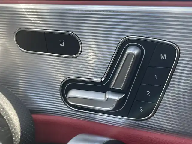 メルセデス・ベンツ Ｍ・ベンツ Ａ２００ｄ AMGライン 石川県 2019(令1)年 4.6万km コスモスブラック レーダーセーフティパッケージ/AMGレザーエクスクルーシブパッケージ/アドバンスドパッケージ/ナビゲーションパッケージ/パノラミックスライディングルーフ/本革レザーシート赤／黒/前席シートヒーター/前席パワーシート/純正ナビＴＶ/全方位360度カメラ/ブラインドスポットモニター/クリアランスソナー/アダプティブクルーズコントロール/衝突軽減システム/ＬＥＤヘッドライト/アンビエントライト/アドバンスドサウンド