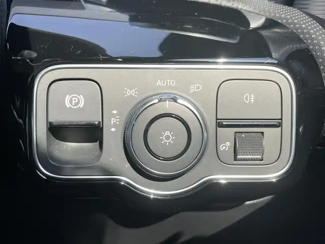 メルセデス・ベンツ Ｍ・ベンツ Ａ２００ｄ AMGライン 石川県 2019(令1)年 4.6万km コスモスブラック レーダーセーフティパッケージ/AMGレザーエクスクルーシブパッケージ/アドバンスドパッケージ/ナビゲーションパッケージ/パノラミックスライディングルーフ/本革レザーシート赤／黒/前席シートヒーター/前席パワーシート/純正ナビＴＶ/全方位360度カメラ/ブラインドスポットモニター/クリアランスソナー/アダプティブクルーズコントロール/衝突軽減システム/ＬＥＤヘッドライト/アンビエントライト/アドバンスドサウンド