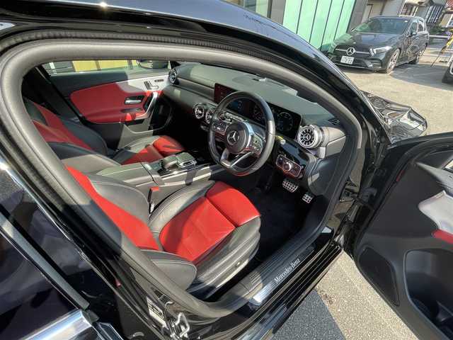 メルセデス・ベンツ Ｍ・ベンツ Ａ２００ｄ AMGライン 石川県 2019(令1)年 4.6万km コスモスブラック レーダーセーフティパッケージ/AMGレザーエクスクルーシブパッケージ/アドバンスドパッケージ/ナビゲーションパッケージ/パノラミックスライディングルーフ/本革レザーシート赤／黒/前席シートヒーター/前席パワーシート/純正ナビＴＶ/全方位360度カメラ/ブラインドスポットモニター/クリアランスソナー/アダプティブクルーズコントロール/衝突軽減システム/ＬＥＤヘッドライト/アンビエントライト/アドバンスドサウンド