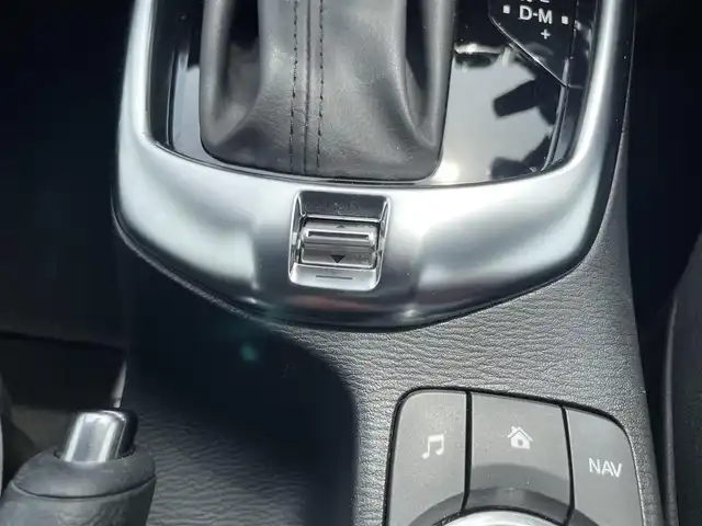 マツダ デミオ 13S 熊本県 2018(平30)年 5.8万km ジェットブラックマイカ 純正ナビ/・AM/FM/CD/DVD/SD/BT/・フルセグTV/・バックカメラ/スマートシティブレーキサポート/ブラインドスポットモニター/車線逸脱警報/パーキングセンサー/ステアリングリモコン/D/Nシートヒーター/ＬＥＤヘッドライト/オートライト/フォグランプ/スマートキー/スペアキー/プッシュスタート/純正フロアマット/純正ドアバイザー