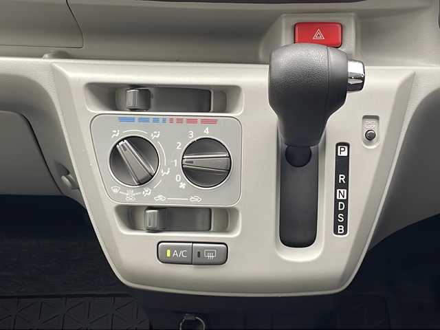 ダイハツ ミラ イース X リミテッド SAⅢ 沖縄県 2021(令3)年 6.9万km ブライトシルバーメタリック 純正オーディオ/CD/AUX/AM／FM/純正フロアマット/ドアバイザー/電格ミラー/アイドリングストップ/横滑り防止/LEDヘッドライト/オートライト/クリアランスソナー/エアコン/リモコンキー/衝突軽減ブレーキ