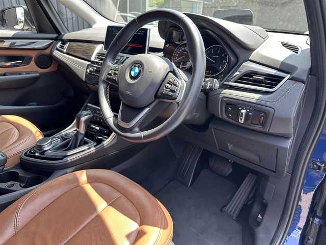 ＢＭＷ ２１８ｄ アクティブツアラー ラグジュアリー 福島県 2017(平29)年 4.1万km メディテラニアンブルー インテリジェントセーフティ/ヘッドアップディスプレイ/アクティブクルーズコントロール/茶レザーシート/シートヒーター/パワーシート/純正ナビ(CD/DVD/BT/USB)/バックカメラ/ミラー一体型ETC/パワーバックドア/ステアリングスイッチ/コンフォートアクセス/純正16AW/純正フロアマット/保証書/取扱説明書