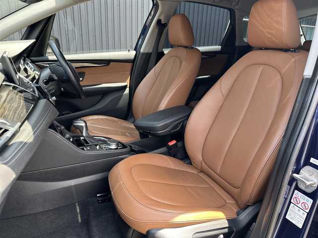 ＢＭＷ ２１８ｄ アクティブツアラー ラグジュアリー 福島県 2017(平29)年 4.1万km メディテラニアンブルー インテリジェントセーフティ/ヘッドアップディスプレイ/アクティブクルーズコントロール/茶レザーシート/シートヒーター/パワーシート/純正ナビ(CD/DVD/BT/USB)/バックカメラ/ミラー一体型ETC/パワーバックドア/ステアリングスイッチ/コンフォートアクセス/純正16AW/純正フロアマット/保証書/取扱説明書
