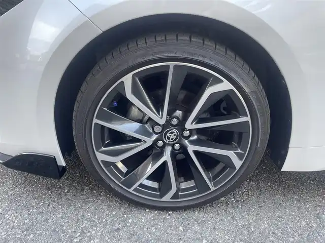 トヨタ カローラ スポーツ ハイブリッドG Z 神奈川県 2024(令6)年 0.8万km プラチナホワイトパールマイカ Toyota Safety Sense/・プリクラッシュセーフティ/・レーントレーシングアシスト/・レーンディパーチャーアラート/・プロアクティブドライビングアシスト/・オートマチックハイビーム/・ロードサインアシスト/・レーダークルーズコントロール/・発進遅れ告知機能/・ドライバー異常時対応システム/ブラインドスポットモニター/Tom’sエアロ/Tom’sマフラー/GRアルミペダル/純正ナビ＆フルセグTV/BT/タイプC/HDMI/バックカメラ/ビルトインETC2.0/前席シートヒーター/電動パーキングブレーキ/純正18inアルミホイール/オートライト/LEDライト/フォグランプ/オート電格ミラー/ウインカーミラー/スマートキー/プッシュスタート/W＆サイド＆カーテンエアバッグ/横滑り防止装置/ABS/ドアバイザー/保証書/取扱説明書/スペアキー