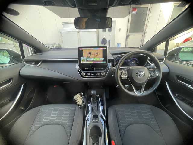 トヨタ カローラ スポーツ ハイブリッドG Z 神奈川県 2024(令6)年 0.8万km プラチナホワイトパールマイカ Toyota Safety Sense/・プリクラッシュセーフティ/・レーントレーシングアシスト/・レーンディパーチャーアラート/・プロアクティブドライビングアシスト/・オートマチックハイビーム/・ロードサインアシスト/・レーダークルーズコントロール/・発進遅れ告知機能/・ドライバー異常時対応システム/ブラインドスポットモニター/Tom’sエアロ/Tom’sマフラー/GRアルミペダル/純正ナビ＆フルセグTV/BT/タイプC/HDMI/バックカメラ/ビルトインETC2.0/前席シートヒーター/電動パーキングブレーキ/純正18inアルミホイール/オートライト/LEDライト/フォグランプ/オート電格ミラー/ウインカーミラー/スマートキー/プッシュスタート/W＆サイド＆カーテンエアバッグ/横滑り防止装置/ABS/ドアバイザー/保証書/取扱説明書/スペアキー