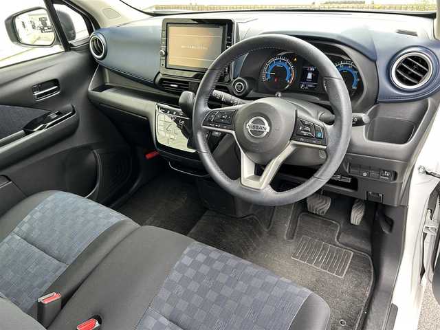 日産 デイズ HWS G ターボ プロパイロットED 滋賀県 2020(令2)年 2.4万km ホワイトパール ガソリン（ハイブリッド）/2WD(FF)/CVT/純正9インチナビ（MM320D-L）/アラウンドビューモニター/ETC/プロパイロット/衝突軽減ブレーキ/コーナーセンサー/横滑り防止装置/電格ウインカーミラー/アイドリングストップ/電動サイドブレーキ/革巻きステアリング/ステアリングスイッチ/オートライト/LEDヘッドライト/フロントフォグ/プッシュスタート/純正フロアマット