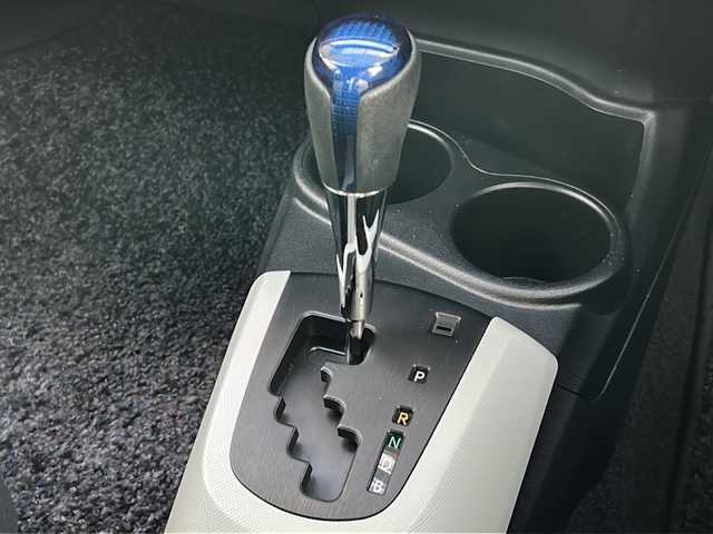 トヨタ アクア S 兵庫県 2015(平27)年 3.8万km ライムホワイトパールクリスタルシャイン 登録時走行距離37768km/純正ナビ/CD/DVD/Bluetooth/フルセグTV/バックカメラ/ETC/スマートキー/エンジンプッシュスタート/オートライト/純正フロアマット/保証書/取説/スペアキー/純正ドアミラーカバー積み込み