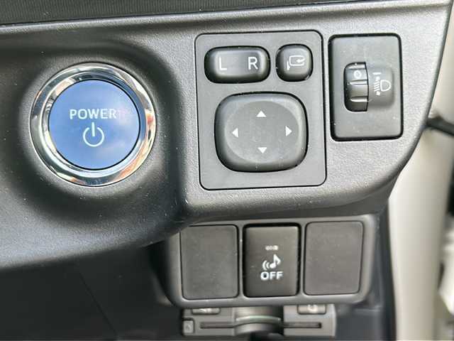 トヨタ アクア S 兵庫県 2015(平27)年 3.8万km ライムホワイトパールクリスタルシャイン 登録時走行距離37768km/純正ナビ/CD/DVD/Bluetooth/フルセグTV/バックカメラ/ETC/スマートキー/エンジンプッシュスタート/オートライト/純正フロアマット/保証書/取説/スペアキー/純正ドアミラーカバー積み込み