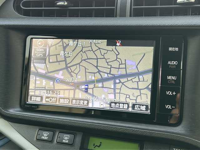 トヨタ アクア S 兵庫県 2015(平27)年 3.8万km ライムホワイトパールクリスタルシャイン 登録時走行距離37768km/純正ナビ/CD/DVD/Bluetooth/フルセグTV/バックカメラ/ETC/スマートキー/エンジンプッシュスタート/オートライト/純正フロアマット/保証書/取説/スペアキー/純正ドアミラーカバー積み込み