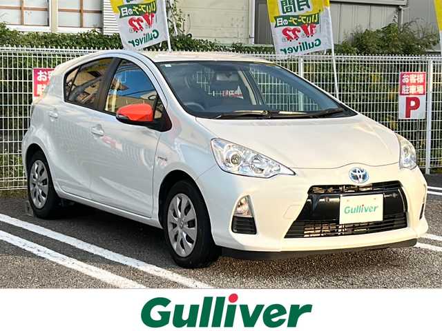 トヨタ アクア S 兵庫県 2015(平27)年 3.8万km ライムホワイトパールクリスタルシャイン 登録時走行距離37768km/純正ナビ/CD/DVD/Bluetooth/フルセグTV/バックカメラ/ETC/スマートキー/エンジンプッシュスタート/オートライト/純正フロアマット/保証書/取説/スペアキー/純正ドアミラーカバー積み込み