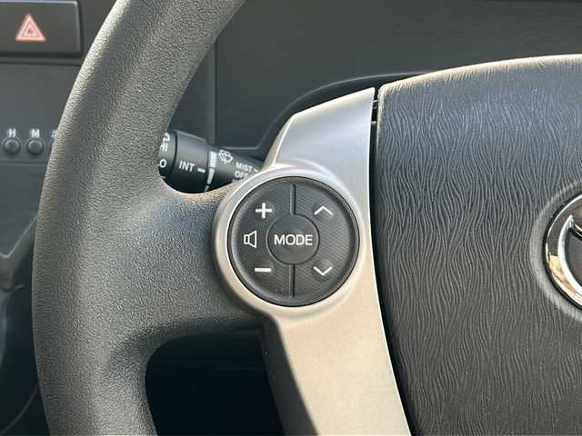 トヨタ アクア S 兵庫県 2015(平27)年 3.8万km ライムホワイトパールクリスタルシャイン 登録時走行距離37768km/純正ナビ/CD/DVD/Bluetooth/フルセグTV/バックカメラ/ETC/スマートキー/エンジンプッシュスタート/オートライト/純正フロアマット/保証書/取説/スペアキー/純正ドアミラーカバー積み込み