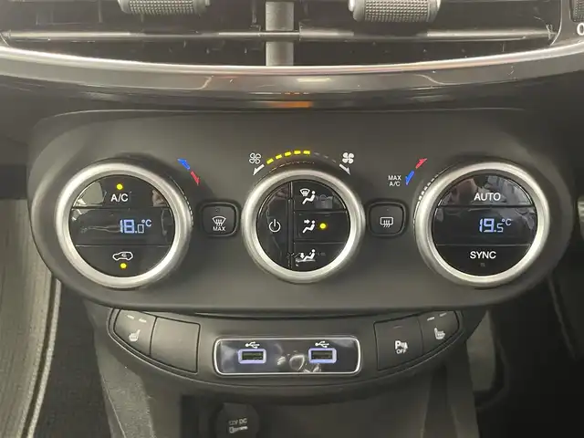 フィアット ５００Ｘ クロス 岡山県 2021(令3)年 2.7万km ベージュ 純正ディスプレイオーディオ/リアカメラ/Bluetooth/アップルカープレイ/アンドロイドオート/レザーシート/シートヒーター/前面衝突警告/車線逸脱警告/ブラインドスポット警告/オートワイパー/自動パーキングブレーキ/オートハイビーム/ウェルカムライト/アダプティブヘッドライト