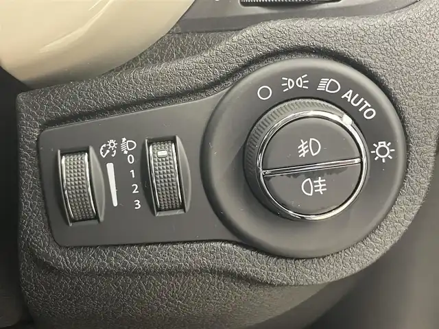 フィアット ５００Ｘ クロス 岡山県 2021(令3)年 2.7万km ベージュ 純正ディスプレイオーディオ/リアカメラ/Bluetooth/アップルカープレイ/アンドロイドオート/レザーシート/シートヒーター/前面衝突警告/車線逸脱警告/ブラインドスポット警告/オートワイパー/自動パーキングブレーキ/オートハイビーム/ウェルカムライト/アダプティブヘッドライト