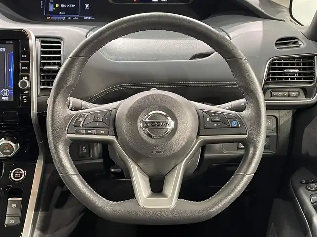 日産 セレナ ハイウェイスター プロパイロットED 愛知県 2017(平29)年 8.9万km ブリリアントホワイトパール 2トーン 純正9インチナビ/純正フリップダウン/プロパイロット/衝突軽減ブレーキ/両側電動スライドドア/ビルトインETC/バックカメラ/フルセグTV/Bluetooth/コーナーセンサー/レーンキープアシスト/両側電動スライドドア/プッシュスタート/スマートキー/CD/DVD再生/アイドリングストップ/ミュージックサーバー/純正フロアマット/オートライト/電動格納ミラー/電動パーキングブレーキ/オートブレーキホールド