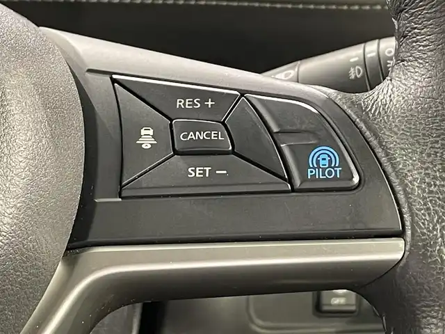 日産 セレナ ハイウェイスター プロパイロットED 愛知県 2017(平29)年 8.9万km ブリリアントホワイトパール 2トーン 純正9インチナビ/純正フリップダウン/プロパイロット/衝突軽減ブレーキ/両側電動スライドドア/ビルトインETC/バックカメラ/フルセグTV/Bluetooth/コーナーセンサー/レーンキープアシスト/両側電動スライドドア/プッシュスタート/スマートキー/CD/DVD再生/アイドリングストップ/ミュージックサーバー/純正フロアマット/オートライト/電動格納ミラー/電動パーキングブレーキ/オートブレーキホールド