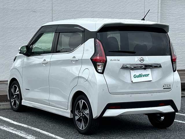 日産 デイズ ハイウェイスターG ターボ 千葉県 2020(令2)年 5.1万km パール ９型ナビ　ＭＭ３２０Ｄ－Ｌ　全方位カメラ　Ｂｔ　ＣＤ　ＤＶＤ　ＥＴＣ　前後ドラレコ　後方コーナーセンサー　アイドリングストップ機能　ドアバイザー　純正１５インチＡＷ　ＬＥＤライト　オートライト