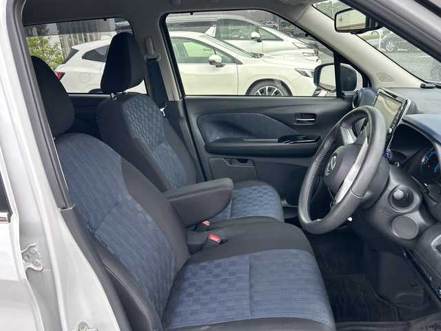 日産 デイズ ハイウェイスターG ターボ 千葉県 2020(令2)年 5.1万km パール ９型ナビ　ＭＭ３２０Ｄ－Ｌ　全方位カメラ　Ｂｔ　ＣＤ　ＤＶＤ　ＥＴＣ　前後ドラレコ　後方コーナーセンサー　アイドリングストップ機能　ドアバイザー　純正１５インチＡＷ　ＬＥＤライト　オートライト