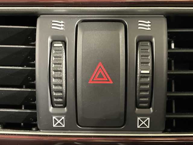 マツダ アテンザ ワゴン XD Lパッケージ 福岡県 2013(平25)年 6万km アルミニウムメタリック 禁煙車/レザーシート/社外SDナビ/(BT/DVD/CD/SD/AUX)/純正19インチAW/フルセグテレビ/バックカメラ/メモリ付きパワーシート/前席シートヒーター/パドルシフト/レーダークルーズコントロール/レーンキープアシスト/ブラインドスポットモニター/オートライト/純正HIDヘッドライト/ビルトインETC/プッシュスタート/チップアップシート/純正フロアマット/フォグランプ