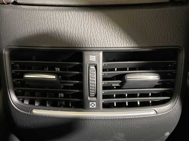 マツダ アテンザ ワゴン XD Lパッケージ 福岡県 2013(平25)年 6万km アルミニウムメタリック 禁煙車/レザーシート/社外SDナビ/(BT/DVD/CD/SD/AUX)/純正19インチAW/フルセグテレビ/バックカメラ/メモリ付きパワーシート/前席シートヒーター/パドルシフト/レーダークルーズコントロール/レーンキープアシスト/ブラインドスポットモニター/オートライト/純正HIDヘッドライト/ビルトインETC/プッシュスタート/チップアップシート/純正フロアマット/フォグランプ