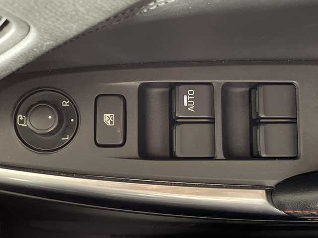 マツダ アテンザ ワゴン XD Lパッケージ 福岡県 2013(平25)年 6万km アルミニウムメタリック 禁煙車/レザーシート/社外SDナビ/(BT/DVD/CD/SD/AUX)/純正19インチAW/フルセグテレビ/バックカメラ/メモリ付きパワーシート/前席シートヒーター/パドルシフト/レーダークルーズコントロール/レーンキープアシスト/ブラインドスポットモニター/オートライト/純正HIDヘッドライト/ビルトインETC/プッシュスタート/チップアップシート/純正フロアマット/フォグランプ