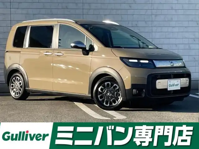 ホンダ フリード ハイブリット e:HEV クロスター 福岡県 2025(令7)年 0.1千km ベージュ 登録済み未使用車/純正9型メモリーナビ(フルセグTV・BT)/バックカメラ/ホンダセンシング/コーナーセンサー/ブラインドスポットインフォメーション/両側パワースライドドア/シートヒーター/リヤクーラー/USBポート/純正LED/純正アルミホイール/プッシュスタート/スマートキー