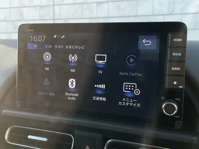 ホンダ フリード ハイブリット e:HEV クロスター 福岡県 2025(令7)年 0.1千km ベージュ 登録済み未使用車/純正9型メモリーナビ(フルセグTV・BT)/バックカメラ/ホンダセンシング/コーナーセンサー/ブラインドスポットインフォメーション/両側パワースライドドア/シートヒーター/リヤクーラー/USBポート/純正LED/純正アルミホイール/プッシュスタート/スマートキー