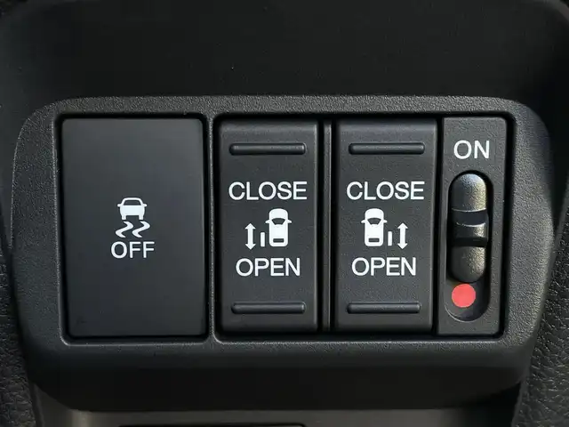 ホンダ フリード ハイブリット e:HEV クロスター 福岡県 2025(令7)年 0.1千km ベージュ 登録済み未使用車/純正9型メモリーナビ(フルセグTV・BT)/バックカメラ/ホンダセンシング/コーナーセンサー/ブラインドスポットインフォメーション/両側パワースライドドア/シートヒーター/リヤクーラー/USBポート/純正LED/純正アルミホイール/プッシュスタート/スマートキー