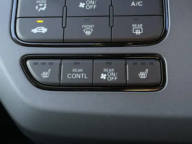 ホンダ フリード ハイブリット e:HEV クロスター 福岡県 2025(令7)年 0.1千km ベージュ 登録済み未使用車/純正9型メモリーナビ(フルセグTV・BT)/バックカメラ/ホンダセンシング/コーナーセンサー/ブラインドスポットインフォメーション/両側パワースライドドア/シートヒーター/リヤクーラー/USBポート/純正LED/純正アルミホイール/プッシュスタート/スマートキー