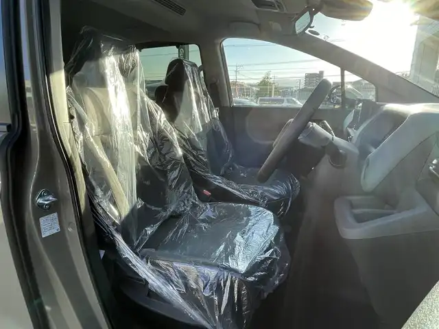 ホンダ フリード ハイブリット e:HEV クロスター 福岡県 2025(令7)年 0.1千km ベージュ 登録済み未使用車/純正9型メモリーナビ(フルセグTV・BT)/バックカメラ/ホンダセンシング/コーナーセンサー/ブラインドスポットインフォメーション/両側パワースライドドア/シートヒーター/リヤクーラー/USBポート/純正LED/純正アルミホイール/プッシュスタート/スマートキー