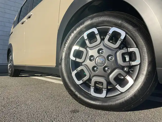 ホンダ フリード ハイブリット e:HEV クロスター 福岡県 2025(令7)年 0.1千km ベージュ 登録済み未使用車/純正9型メモリーナビ(フルセグTV・BT)/バックカメラ/ホンダセンシング/コーナーセンサー/ブラインドスポットインフォメーション/両側パワースライドドア/シートヒーター/リヤクーラー/USBポート/純正LED/純正アルミホイール/プッシュスタート/スマートキー