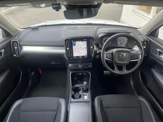 ボルボ ＸＣ４０ T4 モメンタム 山梨県 2020(令2)年 1.9万km 白 ＡＣＣ/パイロット・アシスト/ＬＫＡ/ＢＳ/ＢＬＩＳ/純正ＨＤＤナビ/フルセグＴＶ/ＢＴ/ＡｐｐｌｅＣａｒＰｌａｙ/ＡｎｄｏｒｏｉｄＡｕｔｏ/前席パワーシート/全方位カメラ/前後ドラレコ/ＥＴＣ２．０