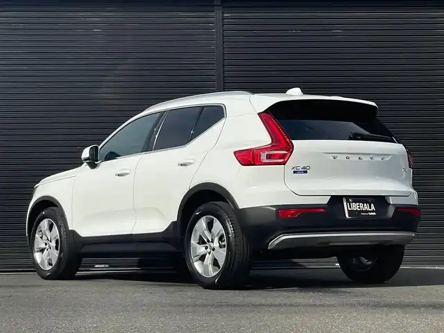 ボルボ ＸＣ４０ T4 モメンタム 山梨県 2020(令2)年 1.9万km 白 ＡＣＣ/パイロット・アシスト/ＬＫＡ/ＢＳ/ＢＬＩＳ/純正ＨＤＤナビ/フルセグＴＶ/ＢＴ/ＡｐｐｌｅＣａｒＰｌａｙ/ＡｎｄｏｒｏｉｄＡｕｔｏ/前席パワーシート/全方位カメラ/前後ドラレコ/ＥＴＣ２．０