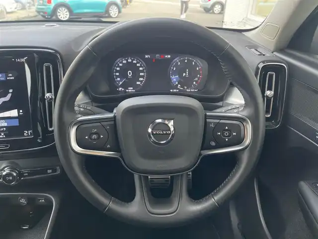 ボルボ ＸＣ４０ T4 モメンタム 山梨県 2020(令2)年 1.9万km 白 ＡＣＣ/パイロット・アシスト/ＬＫＡ/ＢＳ/ＢＬＩＳ/純正ＨＤＤナビ/フルセグＴＶ/ＢＴ/ＡｐｐｌｅＣａｒＰｌａｙ/ＡｎｄｏｒｏｉｄＡｕｔｏ/前席パワーシート/全方位カメラ/前後ドラレコ/ＥＴＣ２．０
