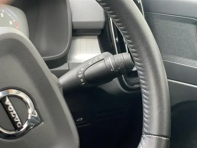 ボルボ ＸＣ４０ T4 モメンタム 山梨県 2020(令2)年 1.9万km 白 ＡＣＣ/パイロット・アシスト/ＬＫＡ/ＢＳ/ＢＬＩＳ/純正ＨＤＤナビ/フルセグＴＶ/ＢＴ/ＡｐｐｌｅＣａｒＰｌａｙ/ＡｎｄｏｒｏｉｄＡｕｔｏ/前席パワーシート/全方位カメラ/前後ドラレコ/ＥＴＣ２．０