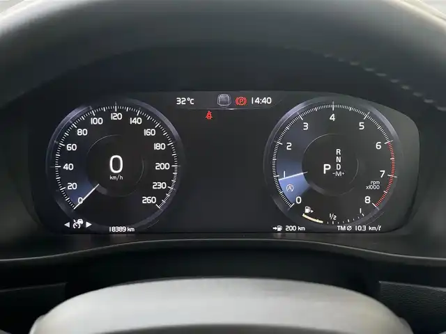 ボルボ ＸＣ４０ T4 モメンタム 山梨県 2020(令2)年 1.9万km 白 ＡＣＣ/パイロット・アシスト/ＬＫＡ/ＢＳ/ＢＬＩＳ/純正ＨＤＤナビ/フルセグＴＶ/ＢＴ/ＡｐｐｌｅＣａｒＰｌａｙ/ＡｎｄｏｒｏｉｄＡｕｔｏ/前席パワーシート/全方位カメラ/前後ドラレコ/ＥＴＣ２．０