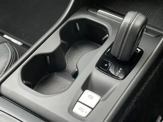 ボルボ ＸＣ４０ T4 モメンタム 山梨県 2020(令2)年 1.9万km 白 ＡＣＣ/パイロット・アシスト/ＬＫＡ/ＢＳ/ＢＬＩＳ/純正ＨＤＤナビ/フルセグＴＶ/ＢＴ/ＡｐｐｌｅＣａｒＰｌａｙ/ＡｎｄｏｒｏｉｄＡｕｔｏ/前席パワーシート/全方位カメラ/前後ドラレコ/ＥＴＣ２．０