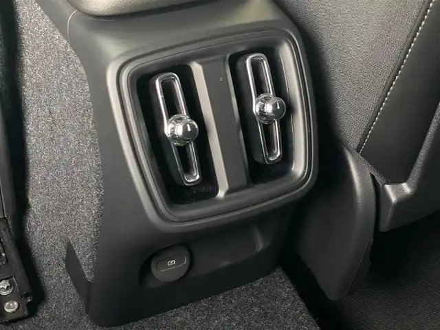 ボルボ ＸＣ４０ T4 モメンタム 山梨県 2020(令2)年 1.9万km 白 ＡＣＣ/パイロット・アシスト/ＬＫＡ/ＢＳ/ＢＬＩＳ/純正ＨＤＤナビ/フルセグＴＶ/ＢＴ/ＡｐｐｌｅＣａｒＰｌａｙ/ＡｎｄｏｒｏｉｄＡｕｔｏ/前席パワーシート/全方位カメラ/前後ドラレコ/ＥＴＣ２．０