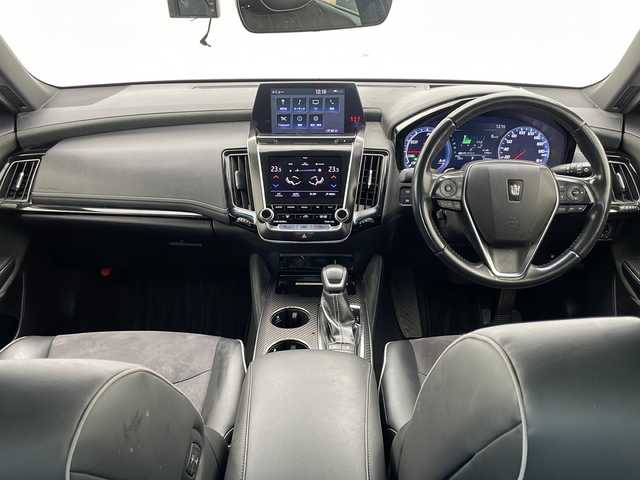 トヨタ クラウン ハイブリッド RS アドバンス 千葉県 2019(令1)年 4.6万km ホワイトパールクリスタルシャイン 純正ナビ/(フルセグ/Bluetooth/AM/FM/CD/SD/USB/AUX)/トヨタセーフティセンス/プリクラッシュセーフティ/レーントレーシングアシスト/ブラインドスポットモニター/クリアランスソナー(前後)/リアクロストラフィックアラート/パーキングサポートブレーキ/ヘッドアップディスプレイ/ロードサインアシスト/レーダークルーズコントロール/バックカメラ/社外ドライブレコーダー(前後)/ワイヤレス充電/シートヒーター(D+N席)/パワーシート(D+N席)/シートメモリー(D席)/ステアリングヒーター/電動チルト＆テレスコピックステアリング/ステアリングスイッチ/サンルーフ/パドルシフト/電動パーキングブレーキ/LEDヘッドライト/フォグランプ/純正ビルトインETC2.0/純正18インチアルミホイール/純正フロアマット/ハーフレザーシート/純正ドアバイザー/革巻きステアリングホイール/電動格納ウィンカーミラー/エアバッグ(W+サイド+カーテン)/プッシュスタート