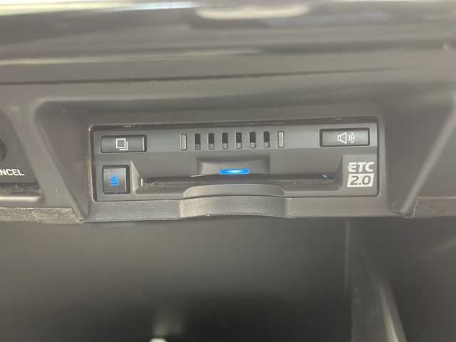 トヨタ クラウン ハイブリッド RS アドバンス 千葉県 2019(令1)年 4.6万km ホワイトパールクリスタルシャイン 純正ナビ/(フルセグ/Bluetooth/AM/FM/CD/SD/USB/AUX)/トヨタセーフティセンス/プリクラッシュセーフティ/レーントレーシングアシスト/ブラインドスポットモニター/クリアランスソナー(前後)/リアクロストラフィックアラート/パーキングサポートブレーキ/ヘッドアップディスプレイ/ロードサインアシスト/レーダークルーズコントロール/バックカメラ/社外ドライブレコーダー(前後)/ワイヤレス充電/シートヒーター(D+N席)/パワーシート(D+N席)/シートメモリー(D席)/ステアリングヒーター/電動チルト＆テレスコピックステアリング/ステアリングスイッチ/サンルーフ/パドルシフト/電動パーキングブレーキ/LEDヘッドライト/フォグランプ/純正ビルトインETC2.0/純正18インチアルミホイール/純正フロアマット/ハーフレザーシート/純正ドアバイザー/革巻きステアリングホイール/電動格納ウィンカーミラー/エアバッグ(W+サイド+カーテン)/プッシュスタート