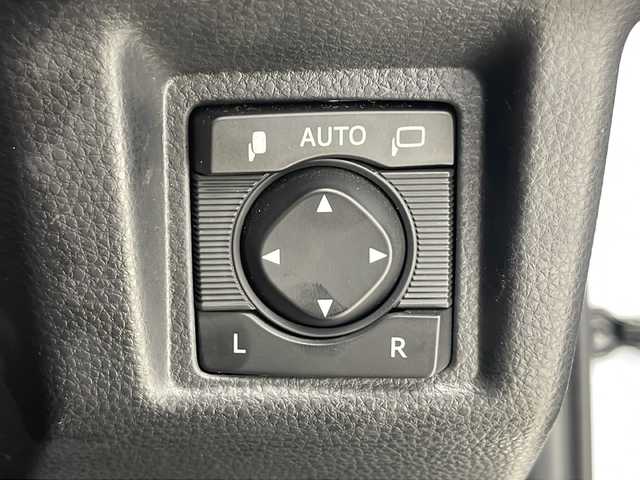 トヨタ クラウン ハイブリッド RS アドバンス 千葉県 2019(令1)年 4.6万km ホワイトパールクリスタルシャイン 純正ナビ/(フルセグ/Bluetooth/AM/FM/CD/SD/USB/AUX)/トヨタセーフティセンス/プリクラッシュセーフティ/レーントレーシングアシスト/ブラインドスポットモニター/クリアランスソナー(前後)/リアクロストラフィックアラート/パーキングサポートブレーキ/ヘッドアップディスプレイ/ロードサインアシスト/レーダークルーズコントロール/バックカメラ/社外ドライブレコーダー(前後)/ワイヤレス充電/シートヒーター(D+N席)/パワーシート(D+N席)/シートメモリー(D席)/ステアリングヒーター/電動チルト＆テレスコピックステアリング/ステアリングスイッチ/サンルーフ/パドルシフト/電動パーキングブレーキ/LEDヘッドライト/フォグランプ/純正ビルトインETC2.0/純正18インチアルミホイール/純正フロアマット/ハーフレザーシート/純正ドアバイザー/革巻きステアリングホイール/電動格納ウィンカーミラー/エアバッグ(W+サイド+カーテン)/プッシュスタート