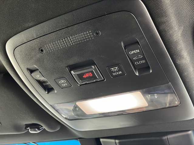 トヨタ クラウン ハイブリッド RS アドバンス 千葉県 2019(令1)年 4.6万km ホワイトパールクリスタルシャイン 純正ナビ/(フルセグ/Bluetooth/AM/FM/CD/SD/USB/AUX)/トヨタセーフティセンス/プリクラッシュセーフティ/レーントレーシングアシスト/ブラインドスポットモニター/クリアランスソナー(前後)/リアクロストラフィックアラート/パーキングサポートブレーキ/ヘッドアップディスプレイ/ロードサインアシスト/レーダークルーズコントロール/バックカメラ/社外ドライブレコーダー(前後)/ワイヤレス充電/シートヒーター(D+N席)/パワーシート(D+N席)/シートメモリー(D席)/ステアリングヒーター/電動チルト＆テレスコピックステアリング/ステアリングスイッチ/サンルーフ/パドルシフト/電動パーキングブレーキ/LEDヘッドライト/フォグランプ/純正ビルトインETC2.0/純正18インチアルミホイール/純正フロアマット/ハーフレザーシート/純正ドアバイザー/革巻きステアリングホイール/電動格納ウィンカーミラー/エアバッグ(W+サイド+カーテン)/プッシュスタート