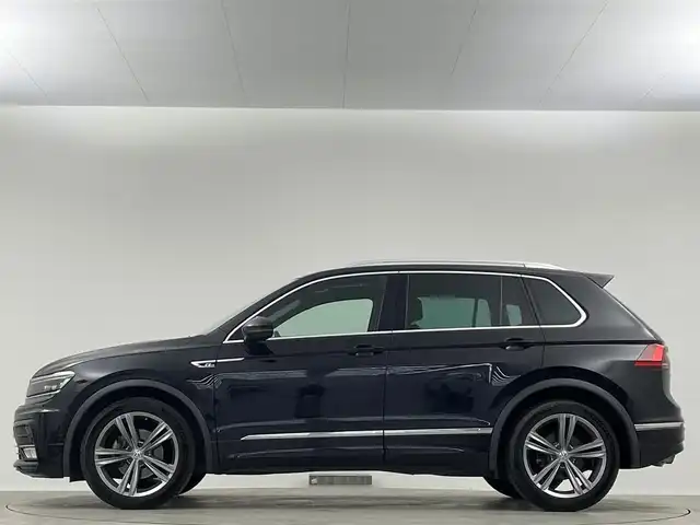 フォルクスワーゲン ティグアン TSI Rライン 埼玉県 2017(平29)年 11.4万km 黒 純正８型ナビ　３６０°　温シート　衝突軽減　レーダークルーズコントロール　ＭＴモード付　ビルトインＥＴＣ　前後ドライブレコーダー　Ｂｌｕｅｔｏｏｔｈ　ＵＳＢ端子　ルーフレール　ＬＥＤヘッドライト 純正19インチアルミ