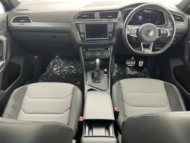 フォルクスワーゲン ティグアン TSI Rライン 埼玉県 2017(平29)年 11.4万km 黒 純正８型ナビ　３６０°　温シート　衝突軽減　レーダークルーズコントロール　ＭＴモード付　ビルトインＥＴＣ　前後ドライブレコーダー　Ｂｌｕｅｔｏｏｔｈ　ＵＳＢ端子　ルーフレール　ＬＥＤヘッドライト 純正19インチアルミ