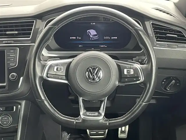 フォルクスワーゲン ティグアン TSI Rライン 埼玉県 2017(平29)年 11.4万km 黒 純正８型ナビ　３６０°　温シート　衝突軽減　レーダークルーズコントロール　ＭＴモード付　ビルトインＥＴＣ　前後ドライブレコーダー　Ｂｌｕｅｔｏｏｔｈ　ＵＳＢ端子　ルーフレール　ＬＥＤヘッドライト 純正19インチアルミ