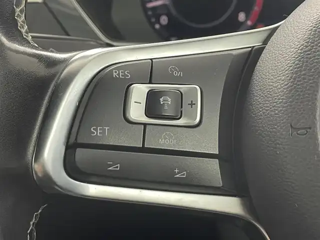 フォルクスワーゲン ティグアン TSI Rライン 埼玉県 2017(平29)年 11.4万km 黒 純正８型ナビ　３６０°　温シート　衝突軽減　レーダークルーズコントロール　ＭＴモード付　ビルトインＥＴＣ　前後ドライブレコーダー　Ｂｌｕｅｔｏｏｔｈ　ＵＳＢ端子　ルーフレール　ＬＥＤヘッドライト 純正19インチアルミ