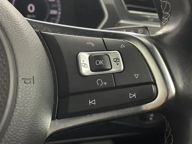 フォルクスワーゲン ティグアン TSI Rライン 埼玉県 2017(平29)年 11.4万km 黒 純正８型ナビ　３６０°　温シート　衝突軽減　レーダークルーズコントロール　ＭＴモード付　ビルトインＥＴＣ　前後ドライブレコーダー　Ｂｌｕｅｔｏｏｔｈ　ＵＳＢ端子　ルーフレール　ＬＥＤヘッドライト 純正19インチアルミ