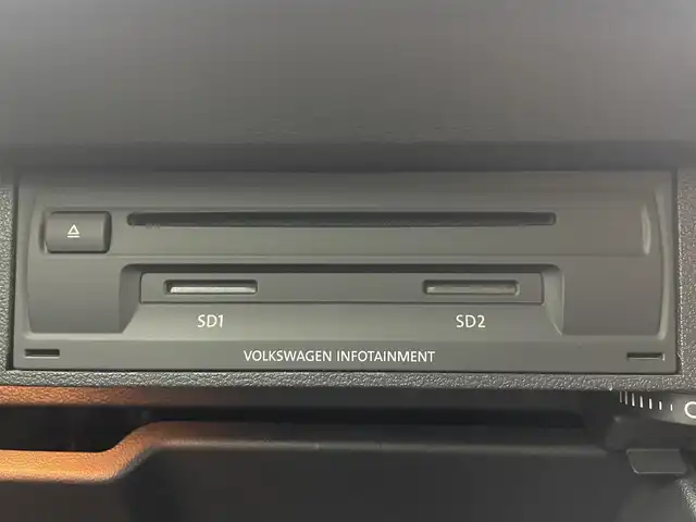 フォルクスワーゲン ティグアン TSI Rライン 埼玉県 2017(平29)年 11.4万km 黒 純正８型ナビ　３６０°　温シート　衝突軽減　レーダークルーズコントロール　ＭＴモード付　ビルトインＥＴＣ　前後ドライブレコーダー　Ｂｌｕｅｔｏｏｔｈ　ＵＳＢ端子　ルーフレール　ＬＥＤヘッドライト 純正19インチアルミ