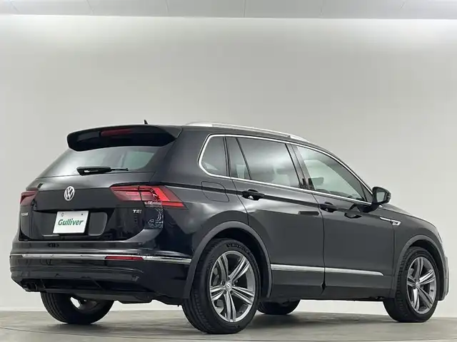 フォルクスワーゲン ティグアン TSI Rライン 埼玉県 2017(平29)年 11.4万km 黒 純正８型ナビ　３６０°　温シート　衝突軽減　レーダークルーズコントロール　ＭＴモード付　ビルトインＥＴＣ　前後ドライブレコーダー　Ｂｌｕｅｔｏｏｔｈ　ＵＳＢ端子　ルーフレール　ＬＥＤヘッドライト 純正19インチアルミ